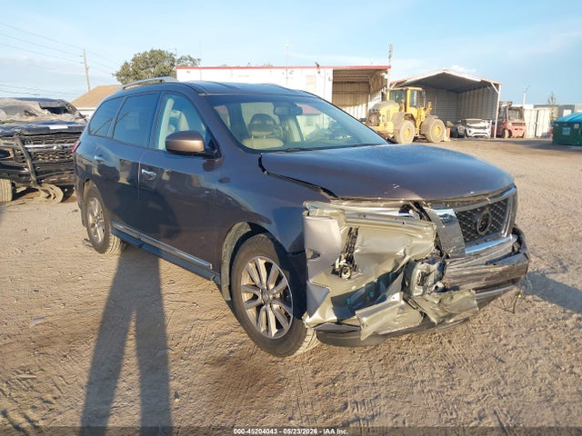 Salvage Nissan Pathfinder Image