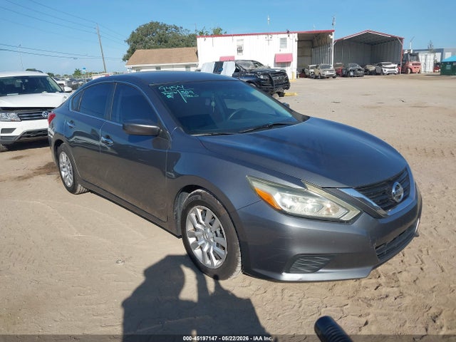 Salvage Nissan Altima Image