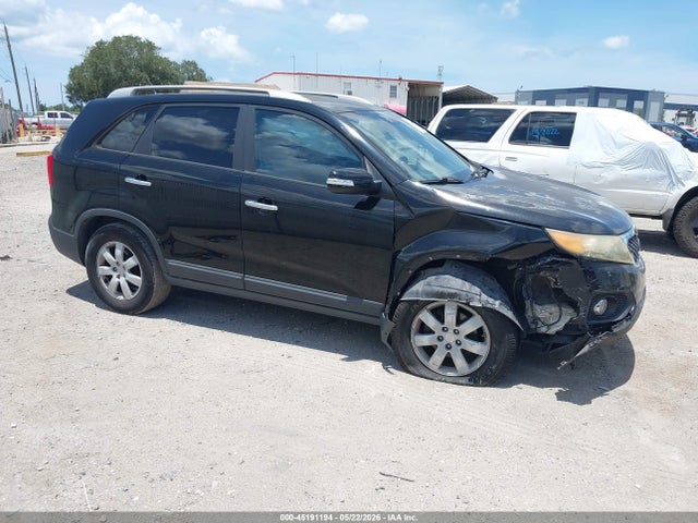 Salvage Kia Sorento Image
