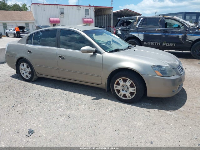 Salvage Nissan Altima Image