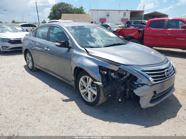 Salvage Nissan Altima Image