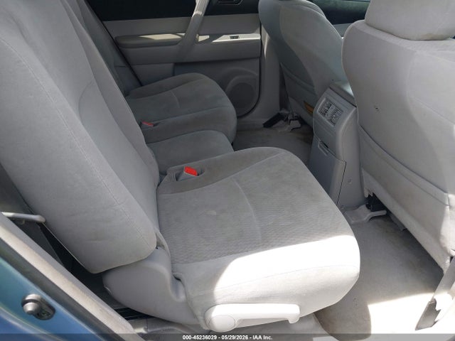 Toyota Highlander Base V6