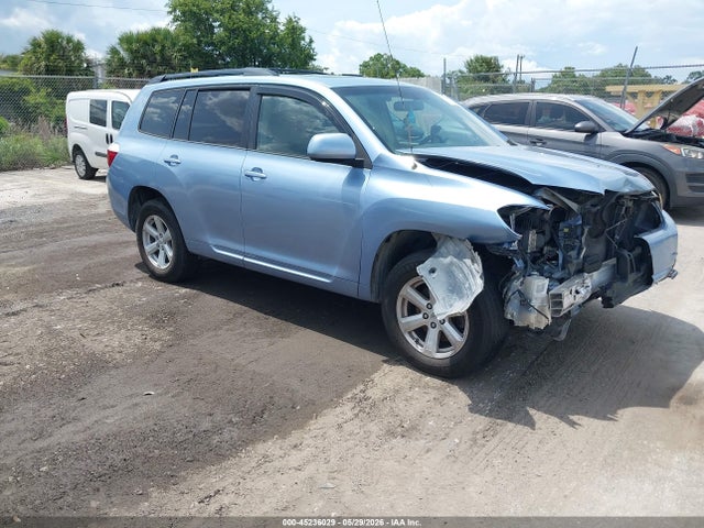 Salvage Toyota Highlander Image