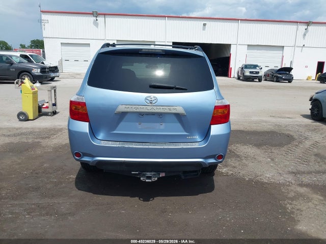 Toyota Highlander Base V6