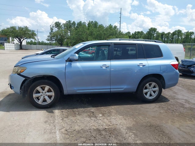 Toyota Highlander Base V6