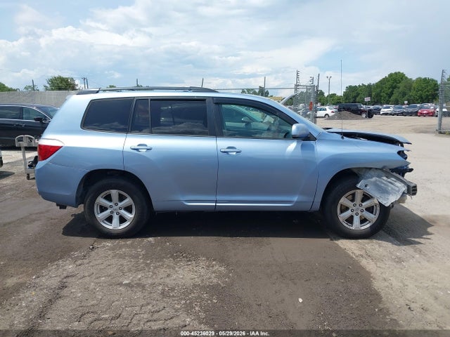 Toyota Highlander Base V6