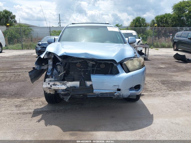 Toyota Highlander Base V6