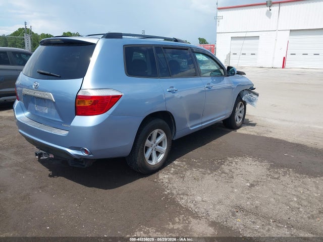 Toyota Highlander Base V6