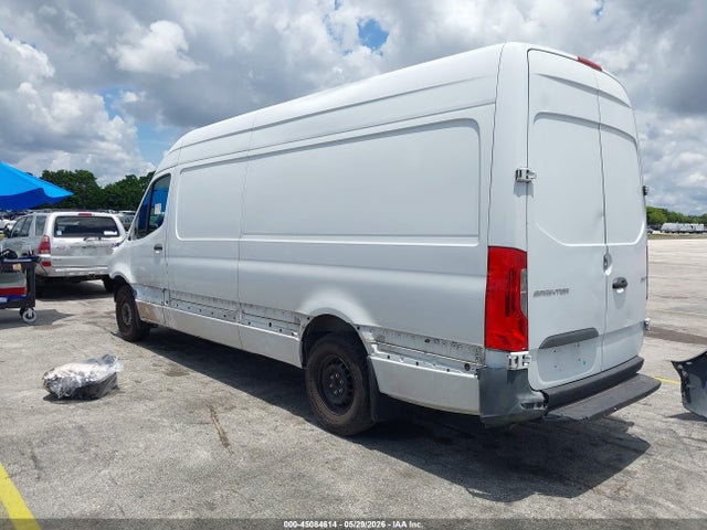 Mercedes-Benz Sprinter 2500 High Roof I4