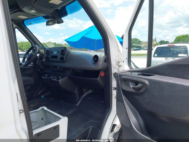 Mercedes-Benz Sprinter 2500 High Roof I4
