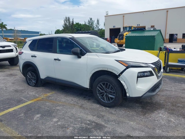 Salvage Nissan Rogue Image