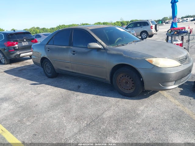 Salvage Toyota Camry Image