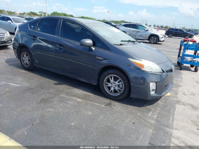 Salvage Toyota Prius Image