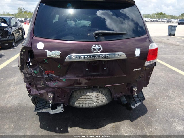 Toyota Highlander Base V6