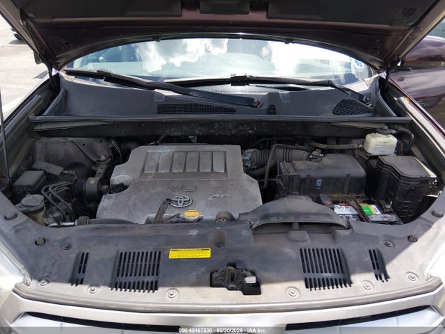 Toyota Highlander Base V6