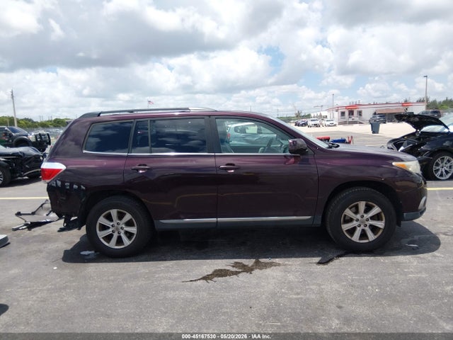 Toyota Highlander Base V6