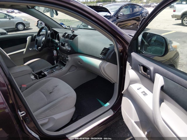 Toyota Highlander Base V6