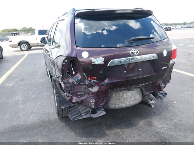 Toyota Highlander Base V6