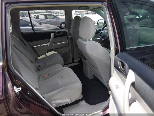 Toyota Highlander Base V6