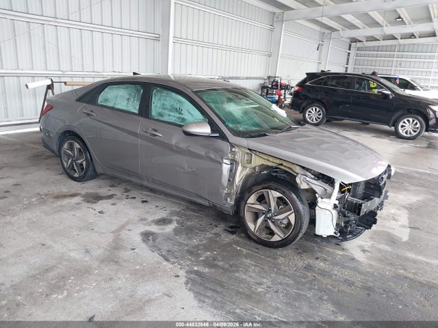 Salvage Hyundai ELANTRA Image
