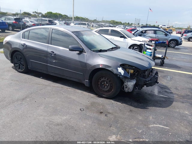 Salvage Nissan Altima Image