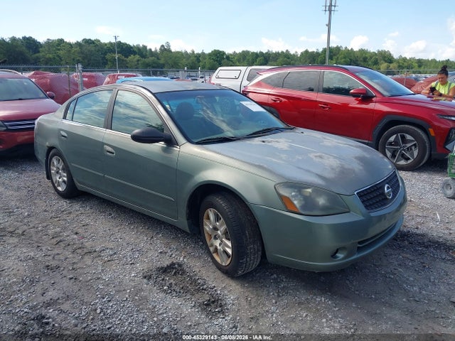 Salvage Nissan Altima Image