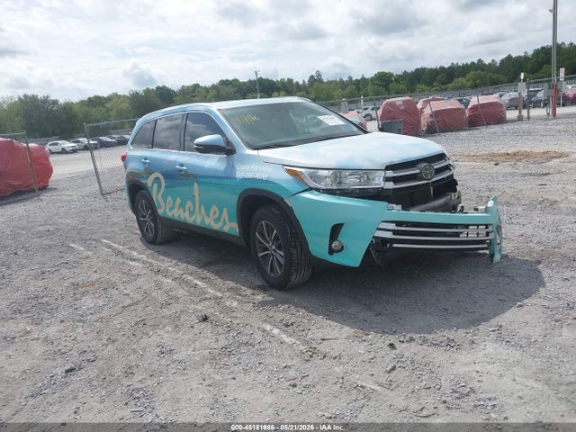 Salvage Toyota Highlander Image