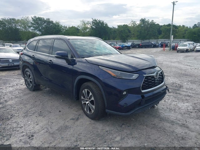 Salvage Toyota Highlander Image
