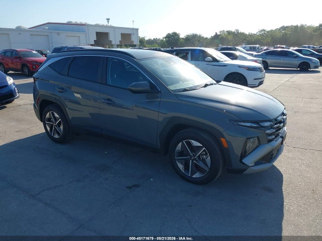 Salvage Hyundai TUCSON Image