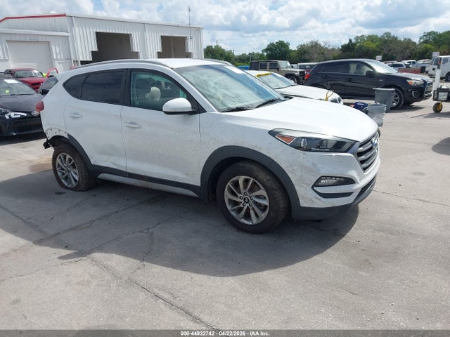 Salvage Hyundai TUCSON Image