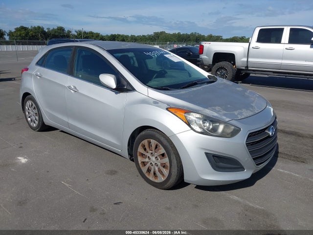 Salvage Hyundai ELANTRA Image