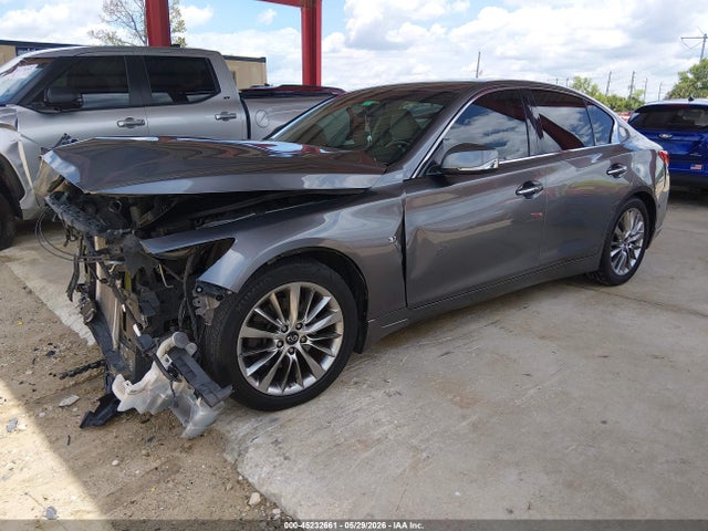 INFINITI Q50 Premium