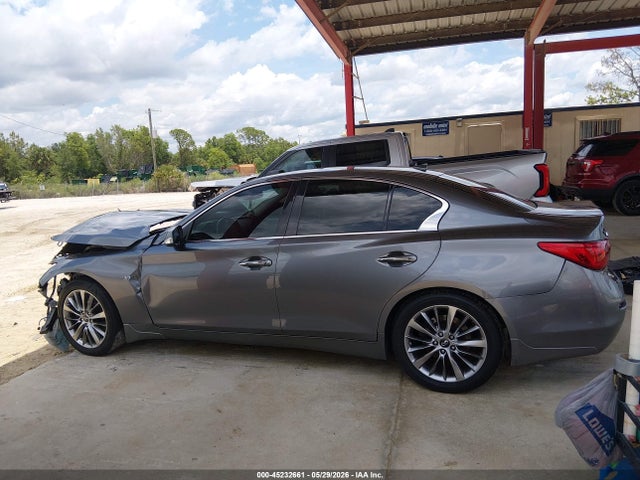 INFINITI Q50 Premium