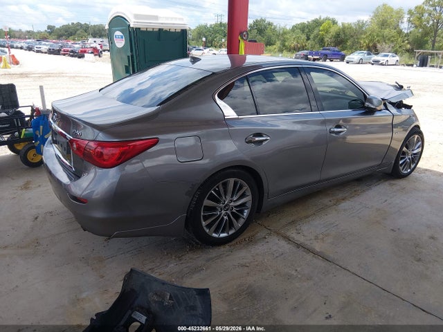 INFINITI Q50 Premium