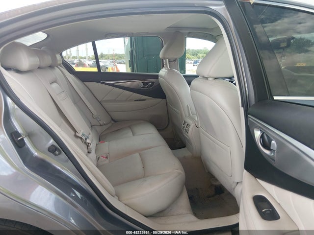 INFINITI Q50 Premium