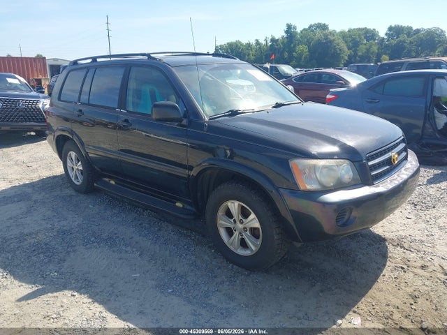 Salvage Toyota Highlander Image
