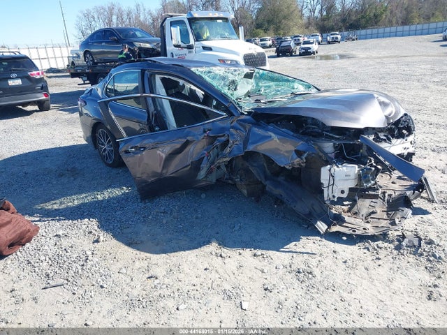 Salvage Toyota Camry Image
