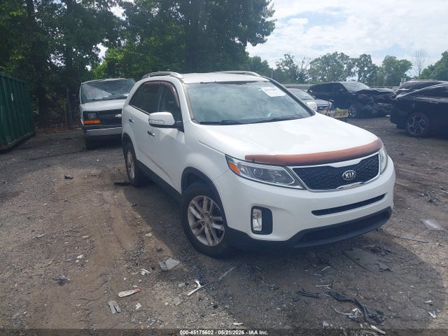 Salvage Kia Sorento Image