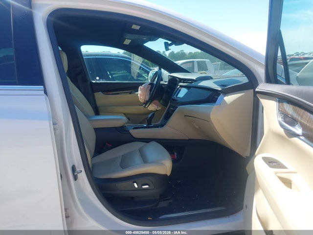 Cadillac XT5 Standard