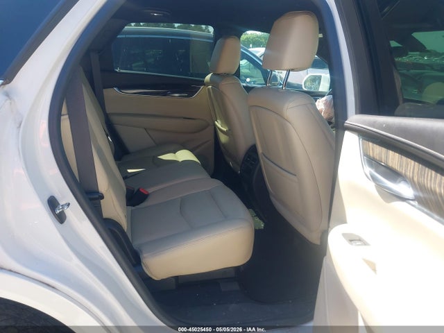 Cadillac XT5 Standard