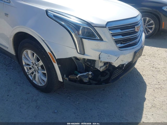 Cadillac XT5 Standard