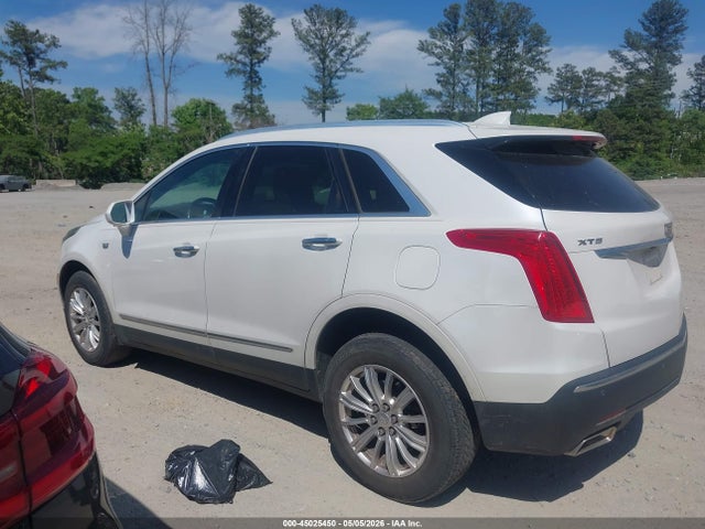 Cadillac XT5 Standard