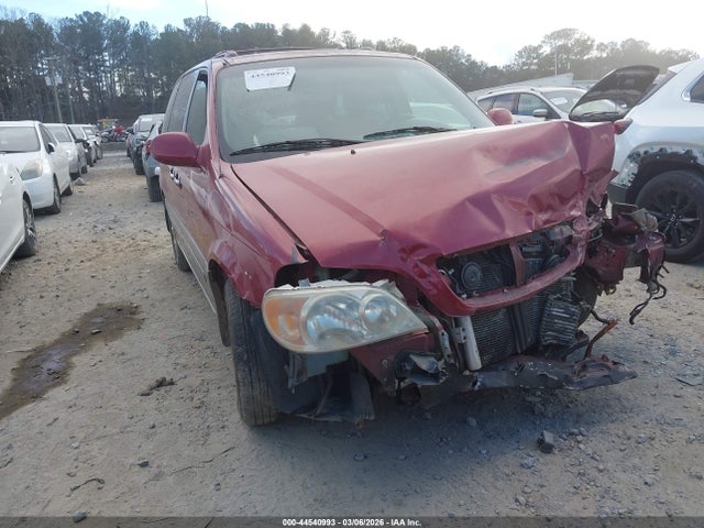 Salvage Kia Sedona Image