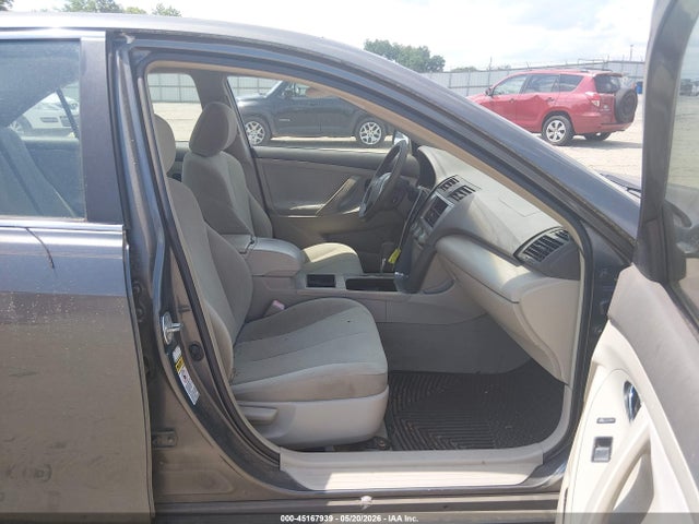 Toyota Camry Le V6