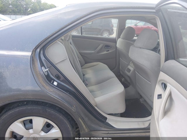 Toyota Camry Le V6