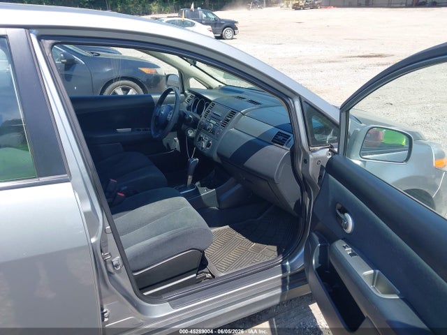 Nissan Versa 1.8s