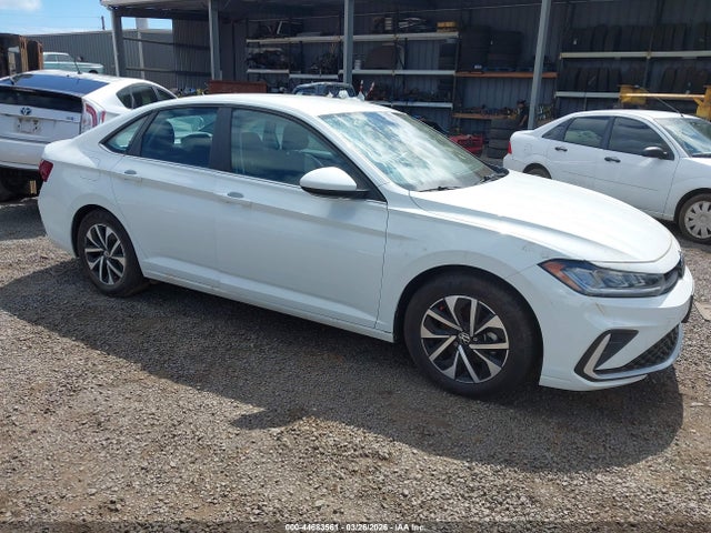 Salvage Volkswagen Jetta Image