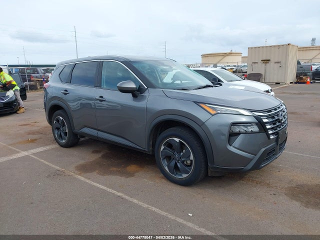 Salvage Nissan Rogue Image