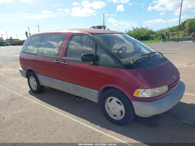 Salvage Toyota Previa Image