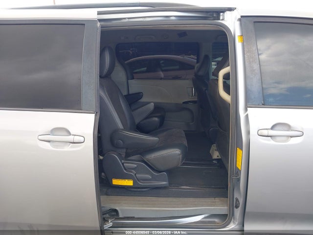 Toyota Sienna Se 8 Passenger